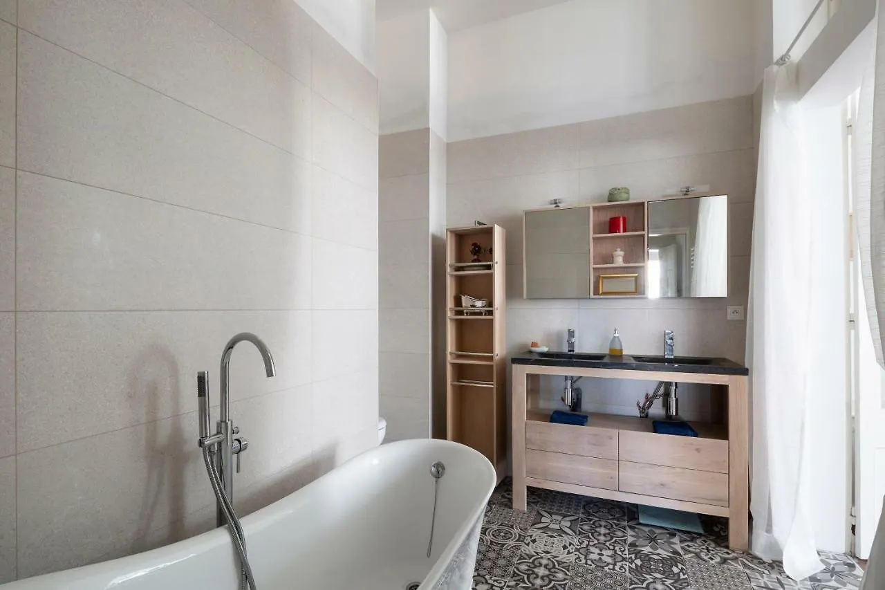 Apartment Les Suites De Philippe By Cocoonr Rennes